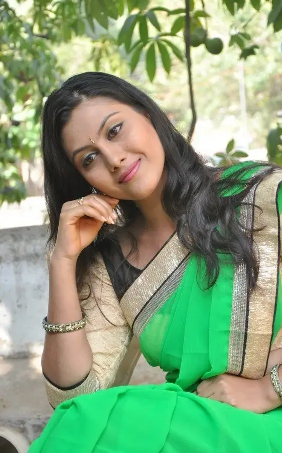 INDIAN TV ACTRESS PRIYANKA NAIDU IN GREEN SAREE 3